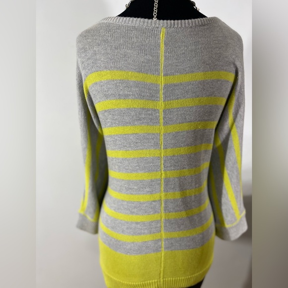 Chic V-Neck Striped Sweater - Gray and Yellow - Picture 7 of 8
